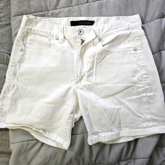 Calvin Klein Women's  White Shorts. Weekend Short Size 6 - Picture 1 of 9